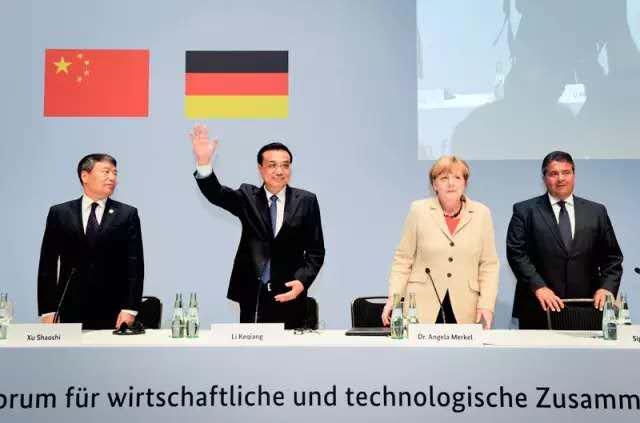 中国总理李克强和德国总理默克尔共同见证